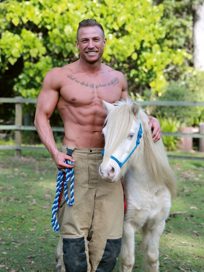 Pour leur calendrier 2021, les pompiers australiens posent de nouveau